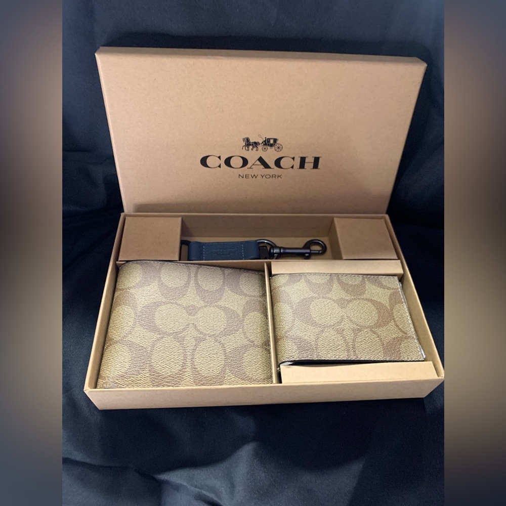 Coach Men’s signature wallet bundle